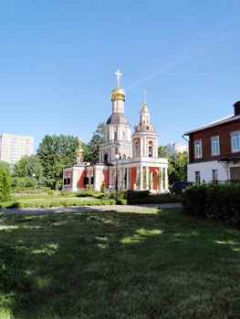 Церковь Троицы Живоначальной расположена на территории Усадьбы Свиблово